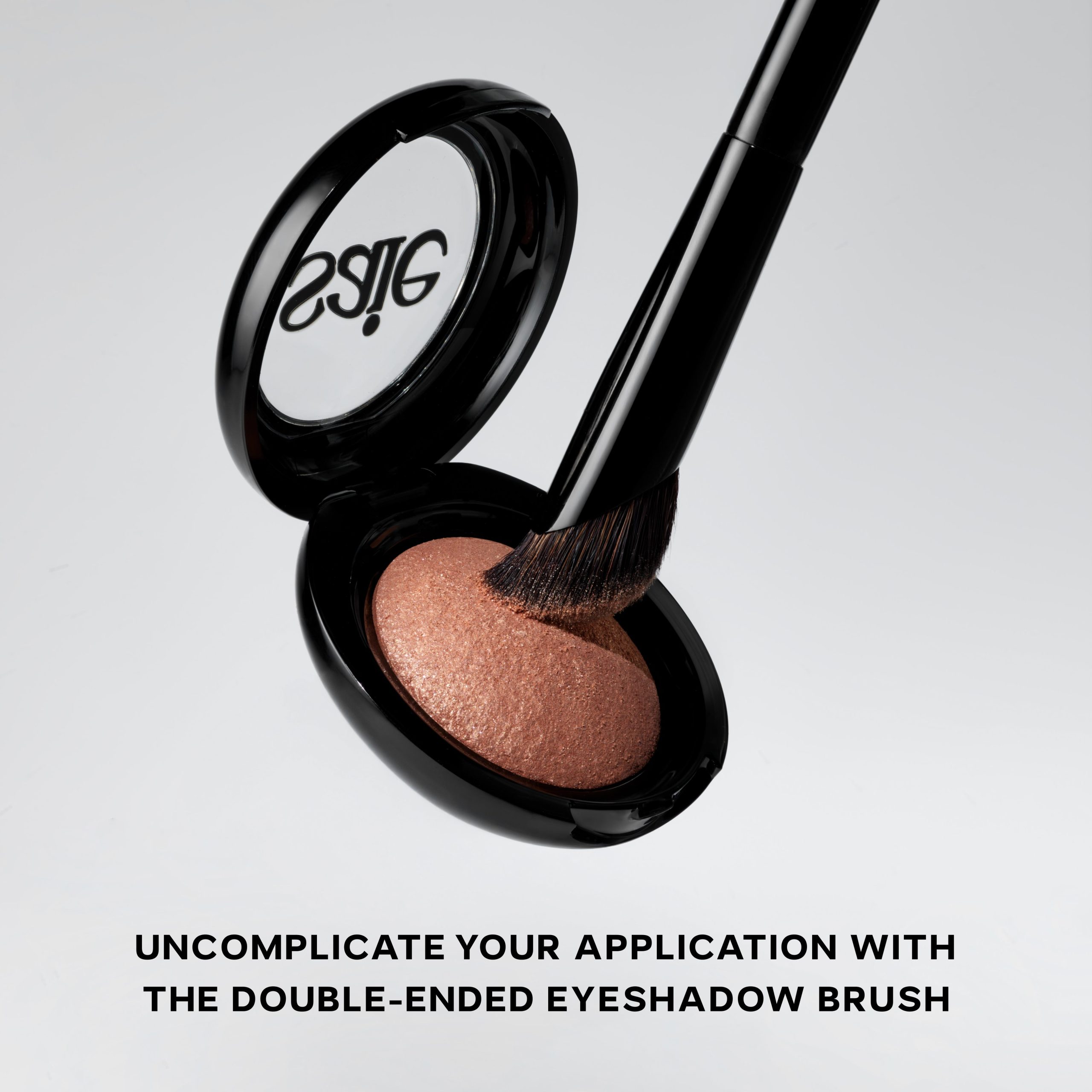 The Double-Ended Eyeshadow Brush - Image 9